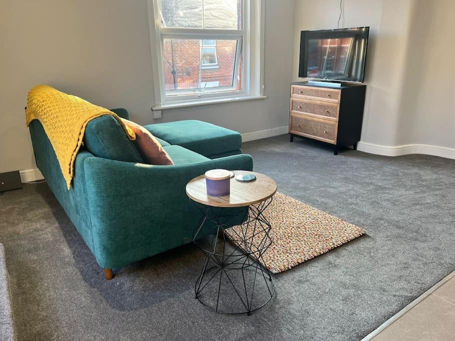 Bright, First Floor, One Bedroom Flat In Wimborne ويمبورن مينستر المظهر الخارجي الصورة